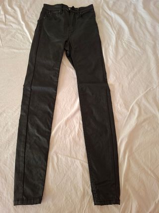 Pantalones polipiel negros