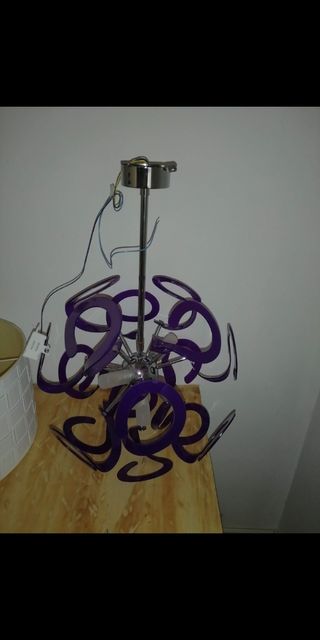 Lámpara techo morada moderna