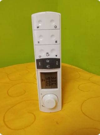 Radio Portátil Blanca a pilas Alarma Termómetro