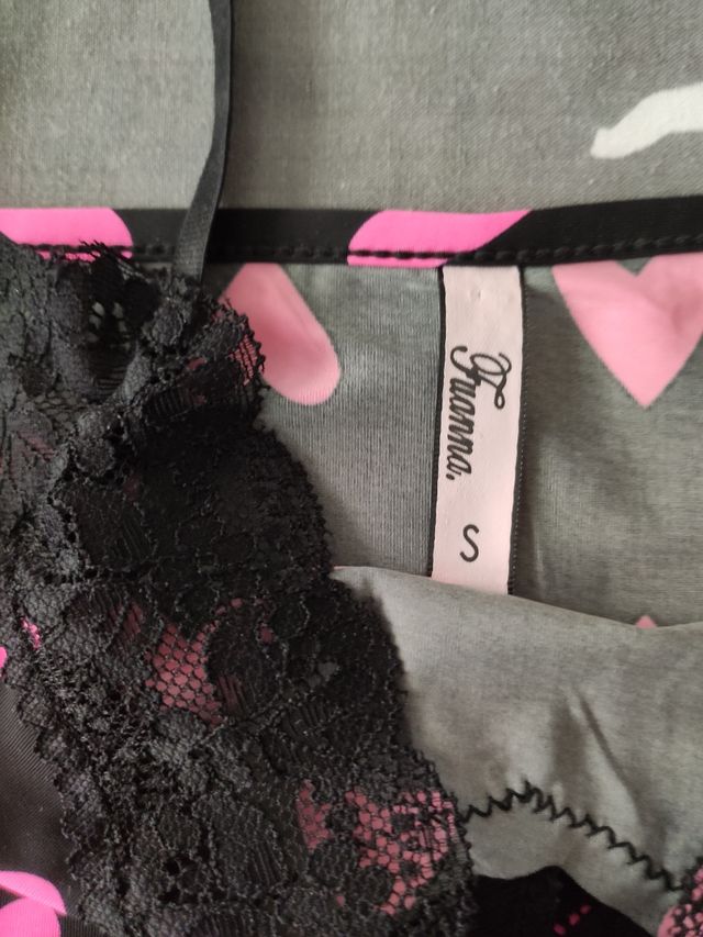 Camisón negro y rosa corazones