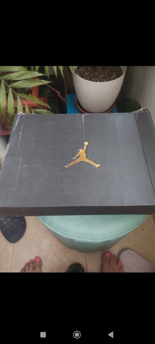 Zapatillas Jordan negras y rosas