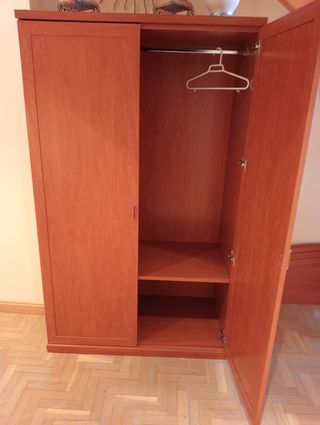 Armario madera maciza