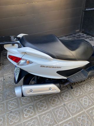 Suzuki Burgman 200 - Scooter