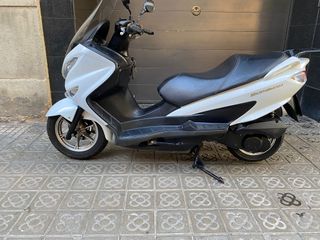 Suzuki Burgman 200 - Scooter