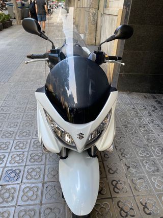 Suzuki Burgman 200 - Scooter