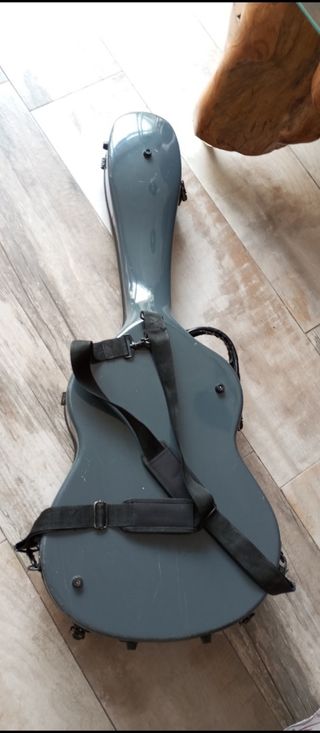 Estuche rígido guitarra eléctrica.