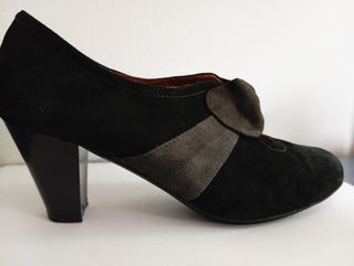 Zapatos ante negros y grises