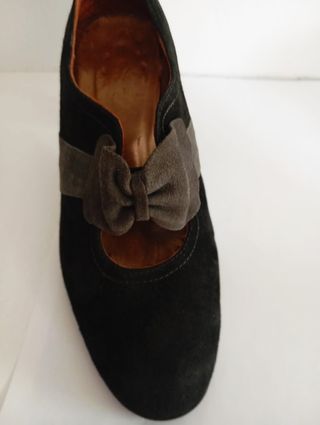 Zapatos ante negros y grises