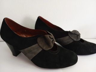 Zapatos ante negros y grises