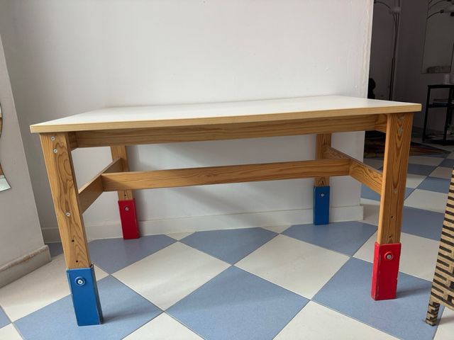 Mesa infantil madera