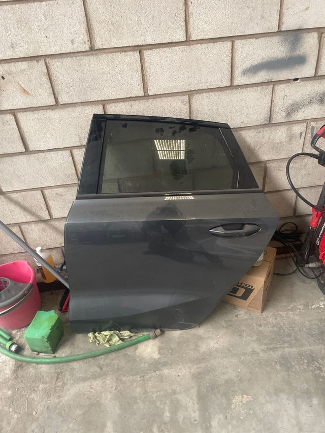 Puerta trasera izquierda Audi A3 8Y