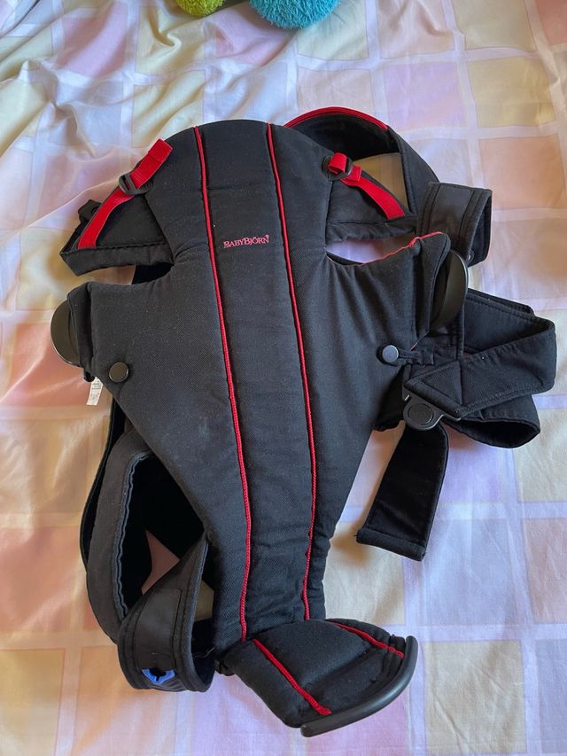 Portabebés BabyBjörn - Negro/Rojo