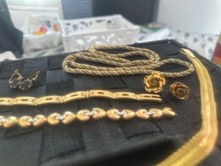 Lote de bisutería dorada