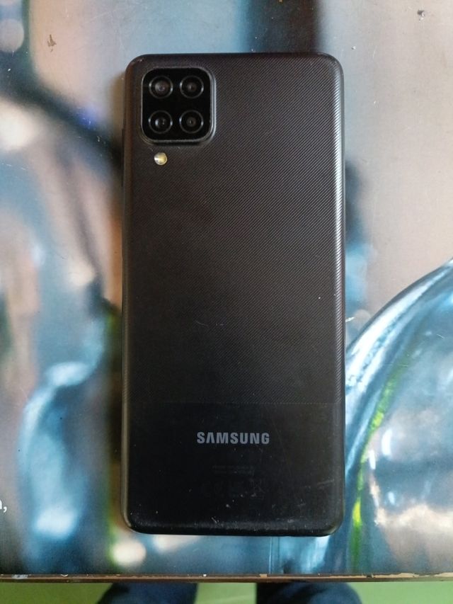 Móvil negro - Pantalla rota