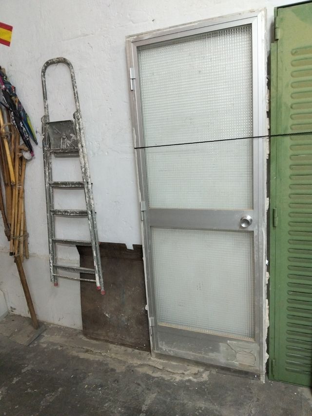 Puerta aluminio cristalera antigua
