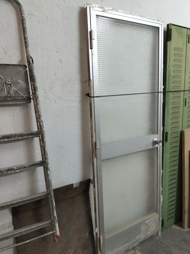 Puerta aluminio cristalera antigua