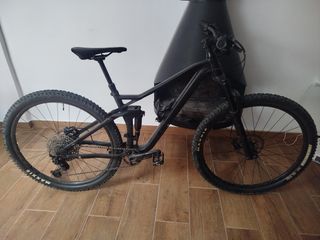 Bicicleta CUBE Stereo one race black 
Vendo/cambio