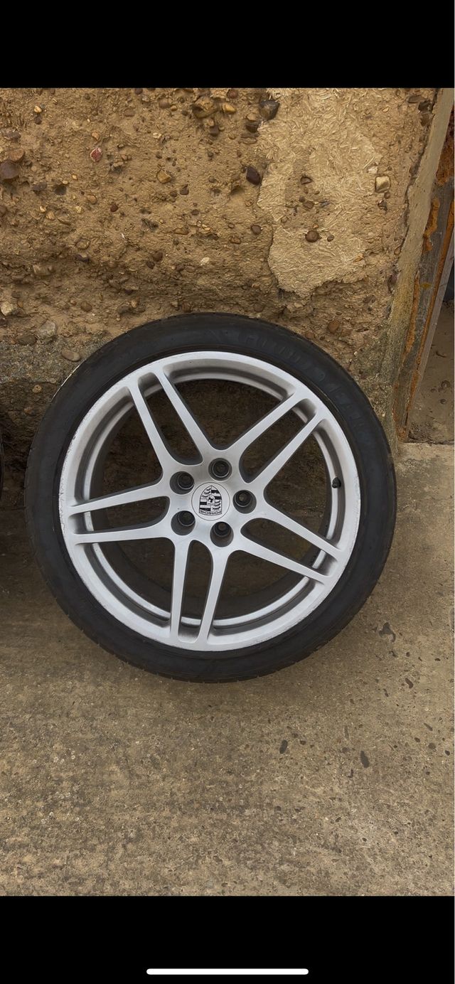 Dos  llantas Porsche Macan 18' 9J (ANCHAS)