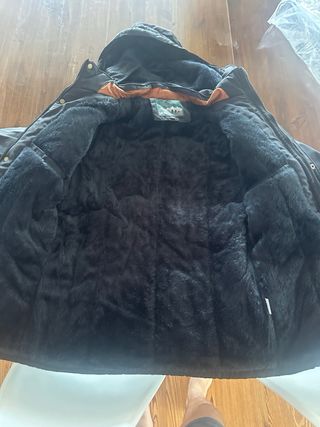 Cazadora negra invierno