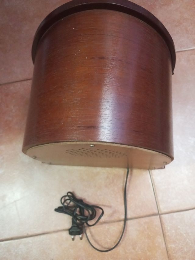 Radio antigua de madera