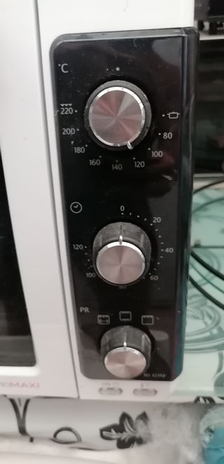 Horno 32 litros DeLonghi Sfornatutto Maxi  2000w