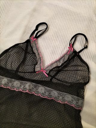 Top lencero negro y rosa