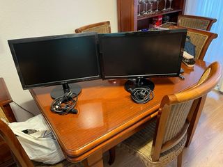 2 pantallas de ordenador de mesa marca ASUS