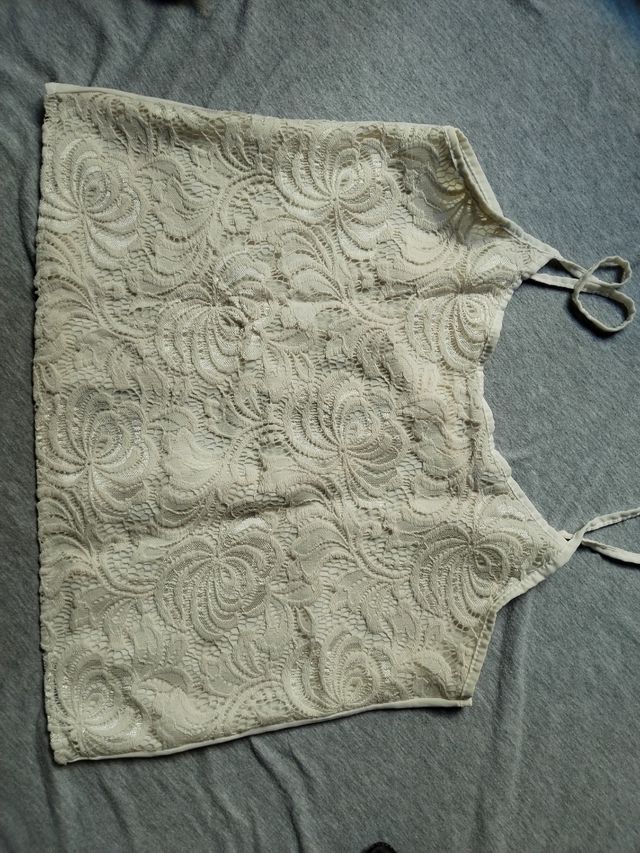 Top de encaje beige