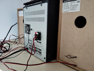 Minicadena LG con altavoces