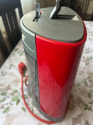 Cafetera Dolce Gusto Krups roja