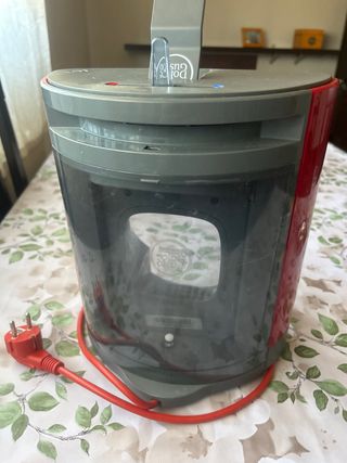 Cafetera Dolce Gusto Krups roja