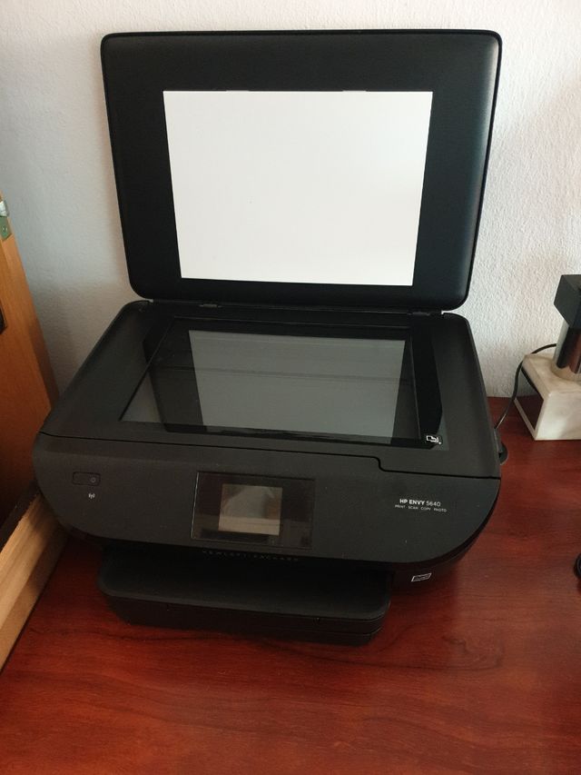 Impresora HP ENVY 5640 - Imprime, escanea, focopia