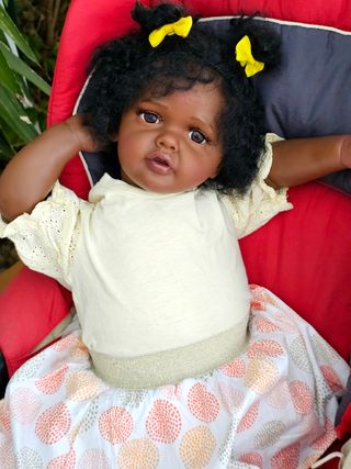 Niña reborn morenita 80cm