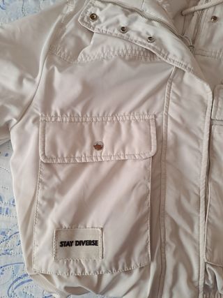 Cazadora Bershka crema