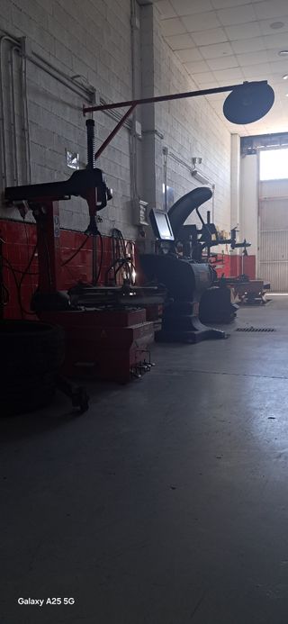 Se traspasa taller de neumáticos y mecánica 