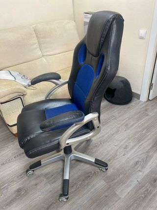 Silla gaming azul y negra