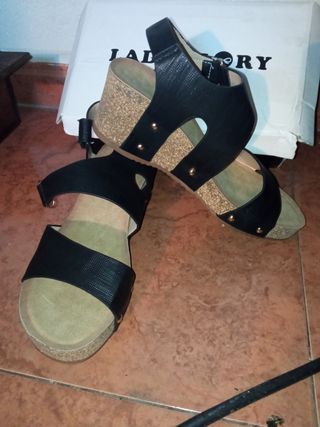 Sandalias cuña negras