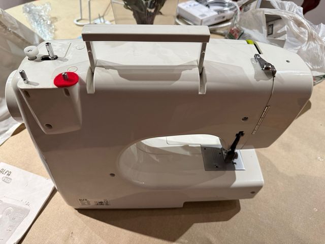 Máquina coser Alfa - Blanca - Nueva