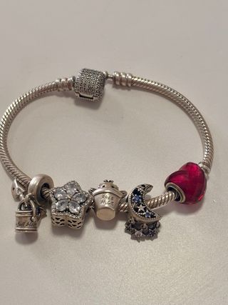 Pulsera Pandora con charms