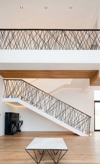 Escalera c/ barandilla