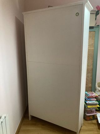 Librería blanca estilo provenzal