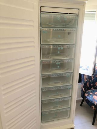 Congelador Miele Vertical- 8 cajones