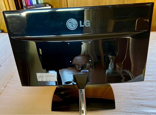 Monitor de ordenador LG 21” Full HD (1920 x 1080)