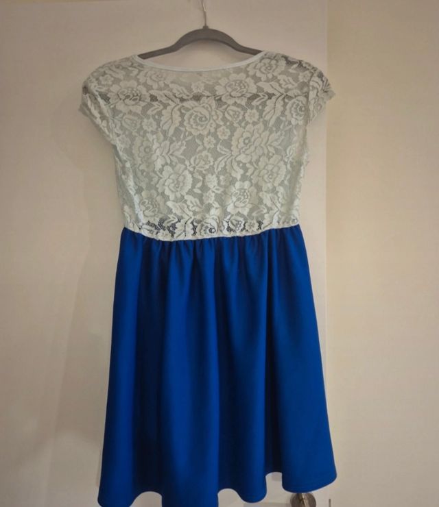 Vestido encaje azul y blanco