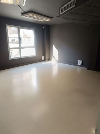 Oficina en alquiler en Eixample Nord – La Devesa en Girona