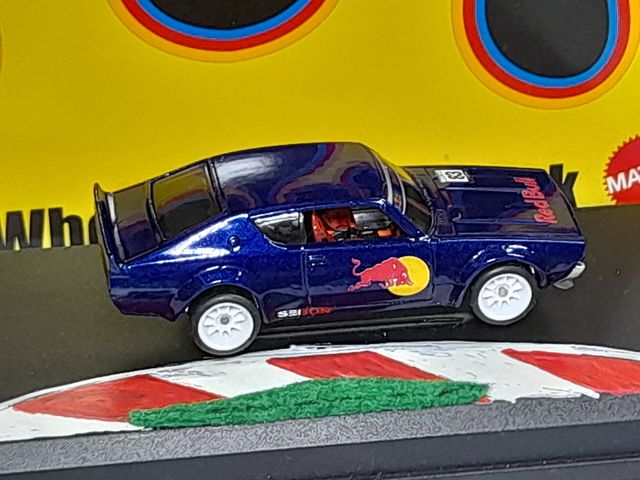 Hot Wheels Nissan Skyline #83 Red Bull