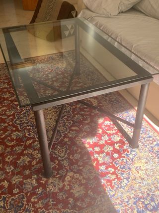 Mesa centro cristal y metal negra