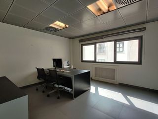 Oficina en venta en Puerto Banús en Marbella