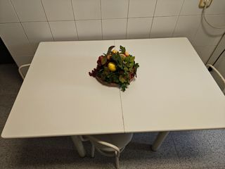 Mesa cocina blanca + 3 taburetes