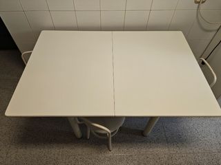 Mesa cocina blanca + 3 taburetes